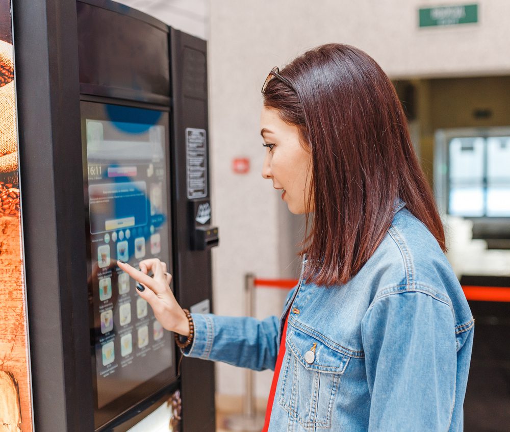 Standautomat mit Festwasseranschluss und Display